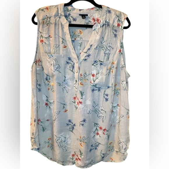 Torrid Lightweight Sleeveless Floral Top - Light Gray Size Torrid 2 (2x - 18/20) - Picture 1 of 4